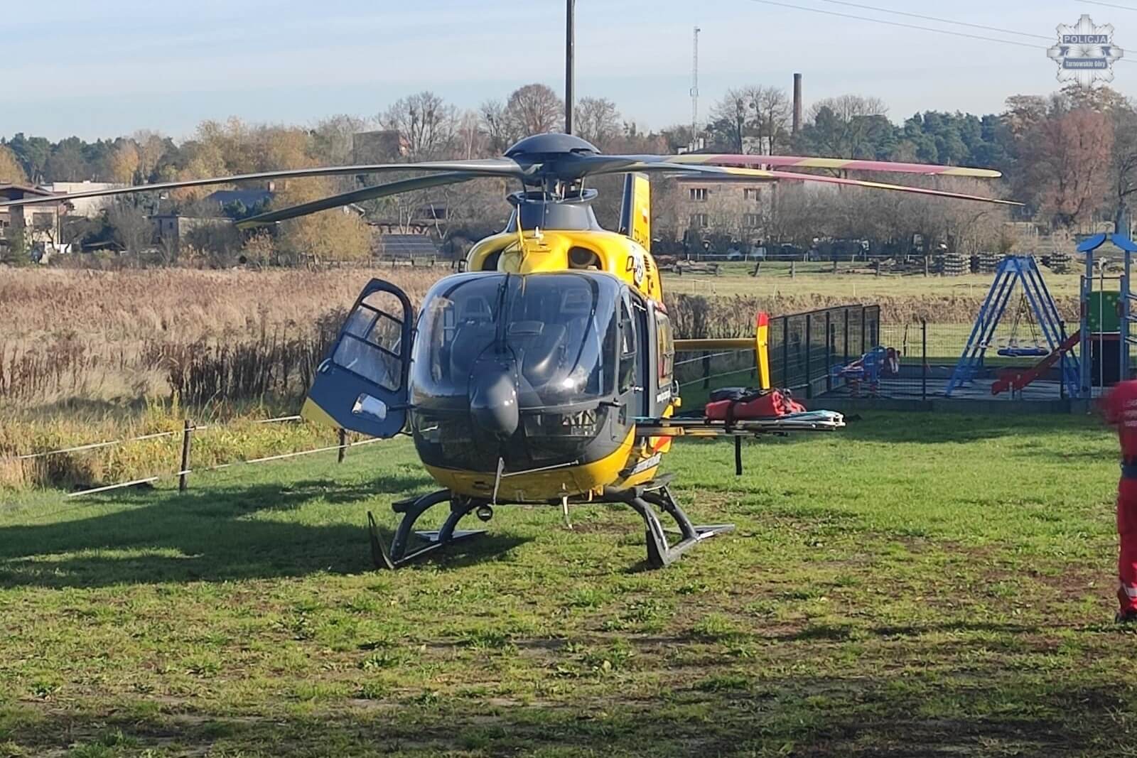 Śmigłowiec LPR nad gminą Tworóg. W Hanusku mężczyzna spadł podczas prac budowlanych